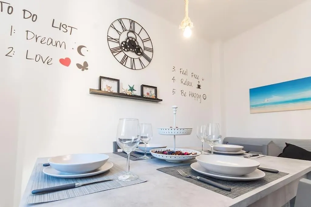 Apartment Appartamento Sopra Il Porto Genoa