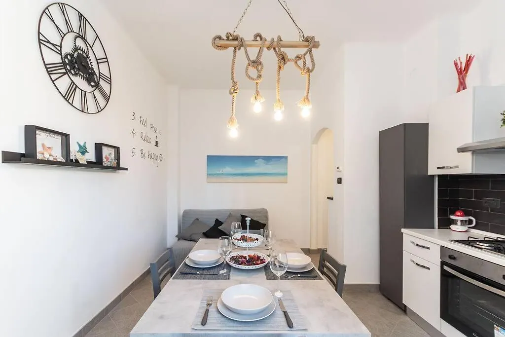 Apartment Appartamento Sopra Il Porto Genoa Italy